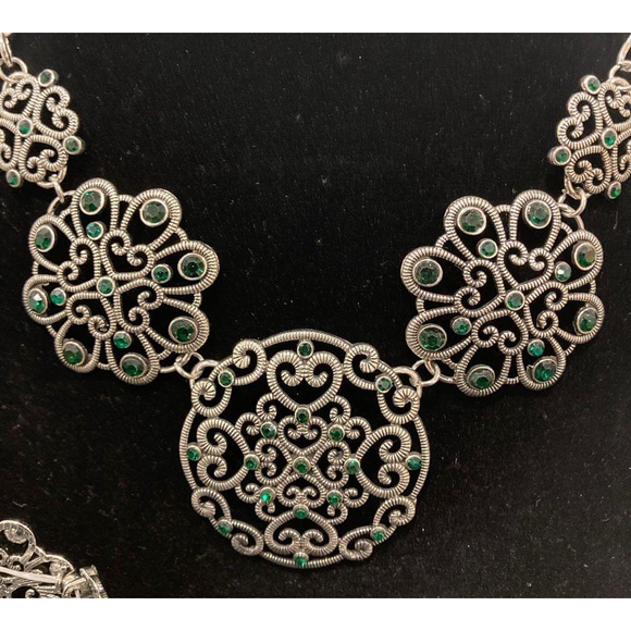 Matching Green and Silver set - Picture 3 of 7